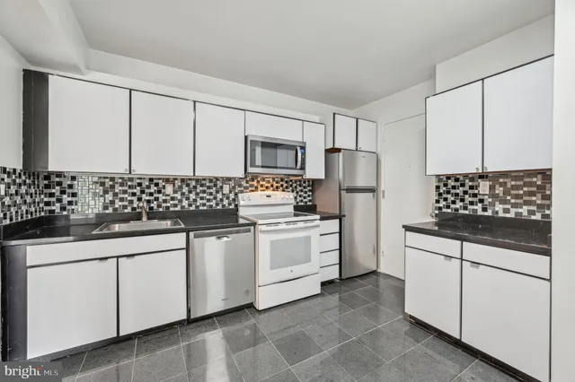 $79,000 | 3601 Clarks Lane, Unit 424, Baltimore, MD 21215