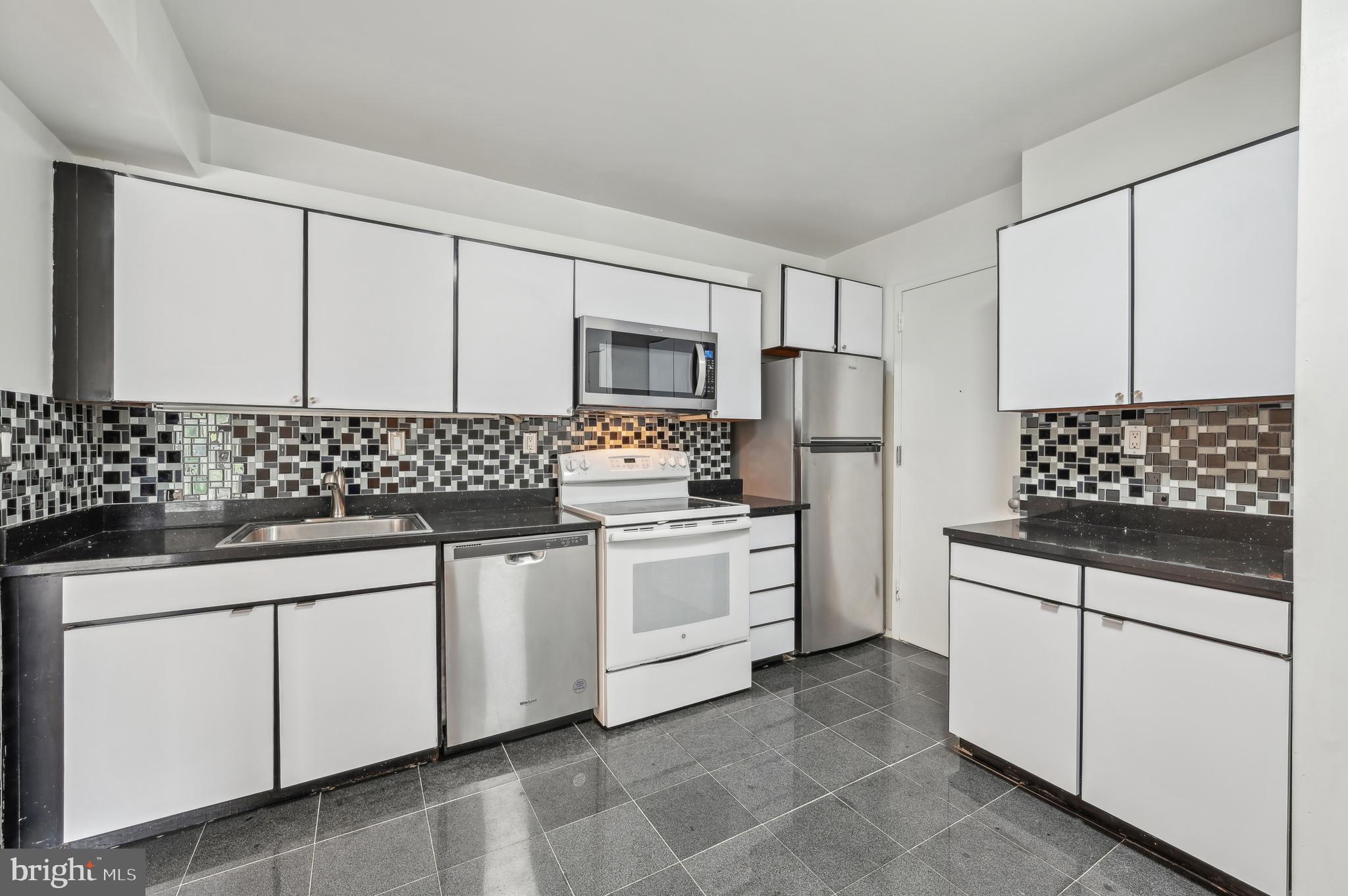 3601 Clarks Lane, Unit 424 Baltimore, MD 21215 - Photo 15 of 38 Kitchen