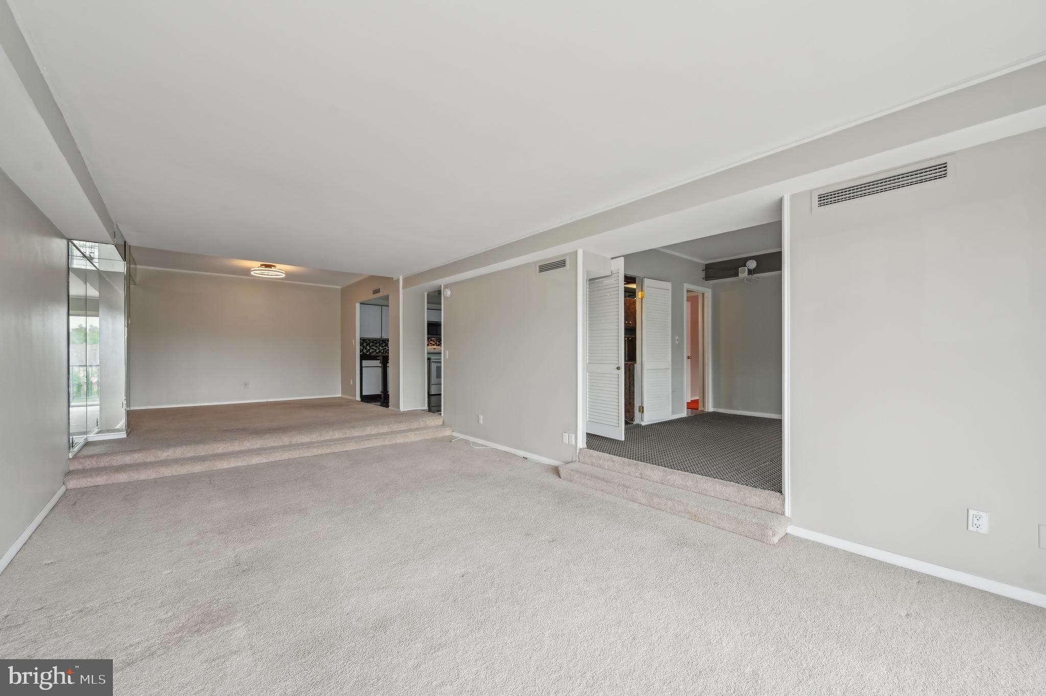 3601 Clarks Lane, Unit 424 Baltimore, MD 21215 - Photo 3 of 38 Living Room