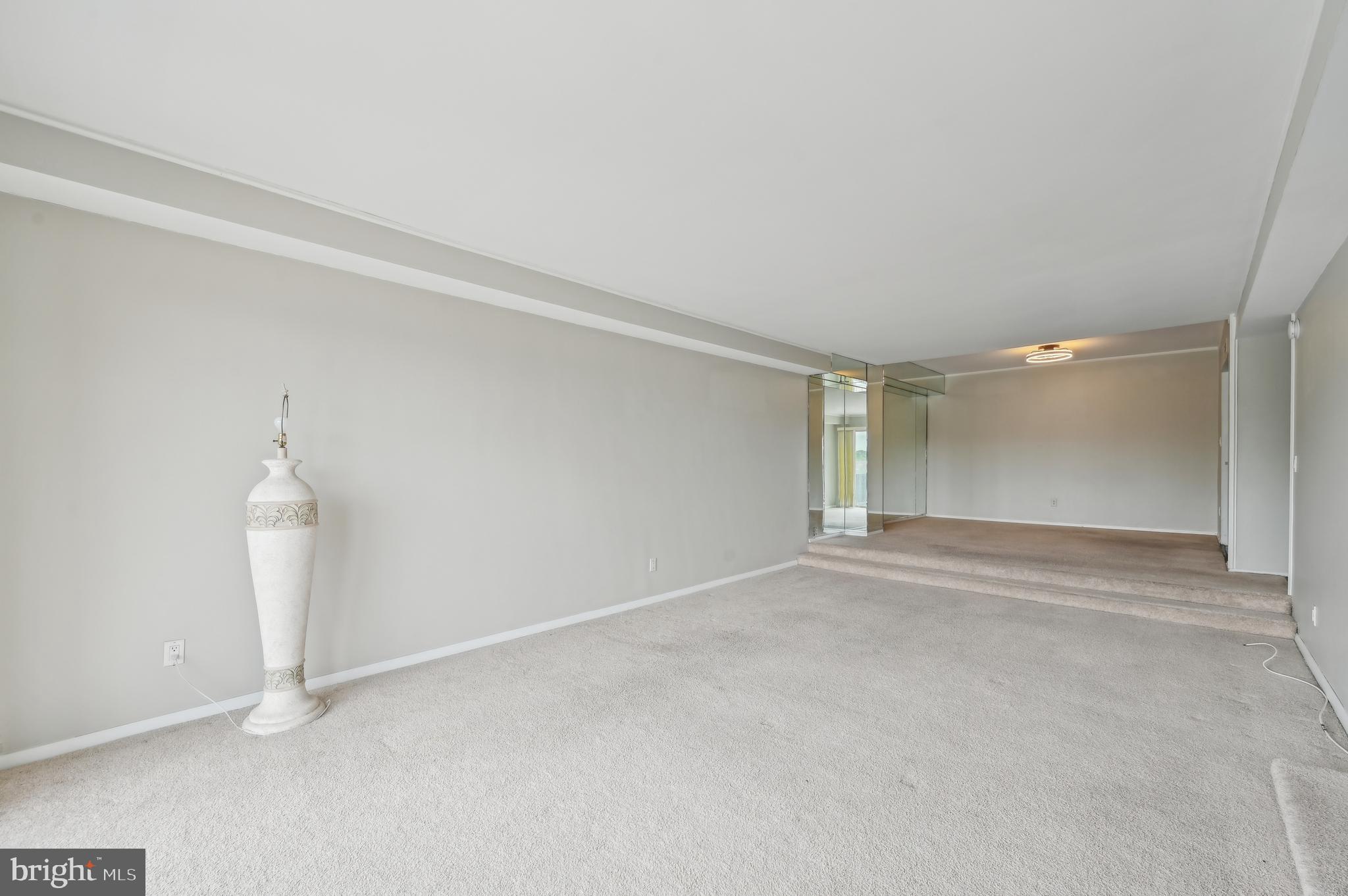 3601 Clarks Lane, Unit 424 Baltimore, MD 21215 - Photo 4 of 38 Living Room