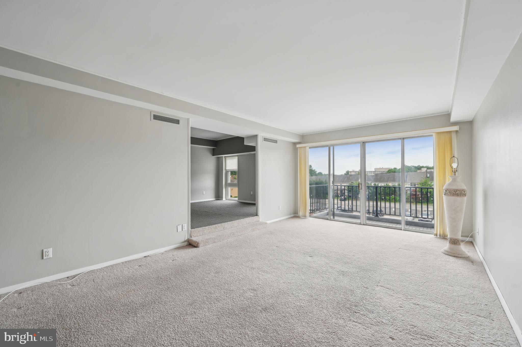 3601 Clarks Lane, Unit 424 Baltimore, MD 21215 - Photo 5 of 38 Living Room