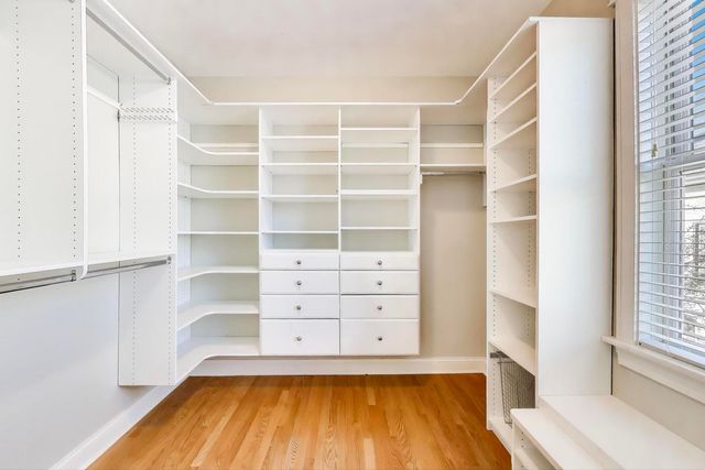 a picture of a bench in a wall