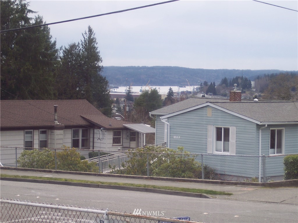 1912 Perry Avenue Bremerton, WA 98310 - Photo 4 of 20 Gallery Image 4