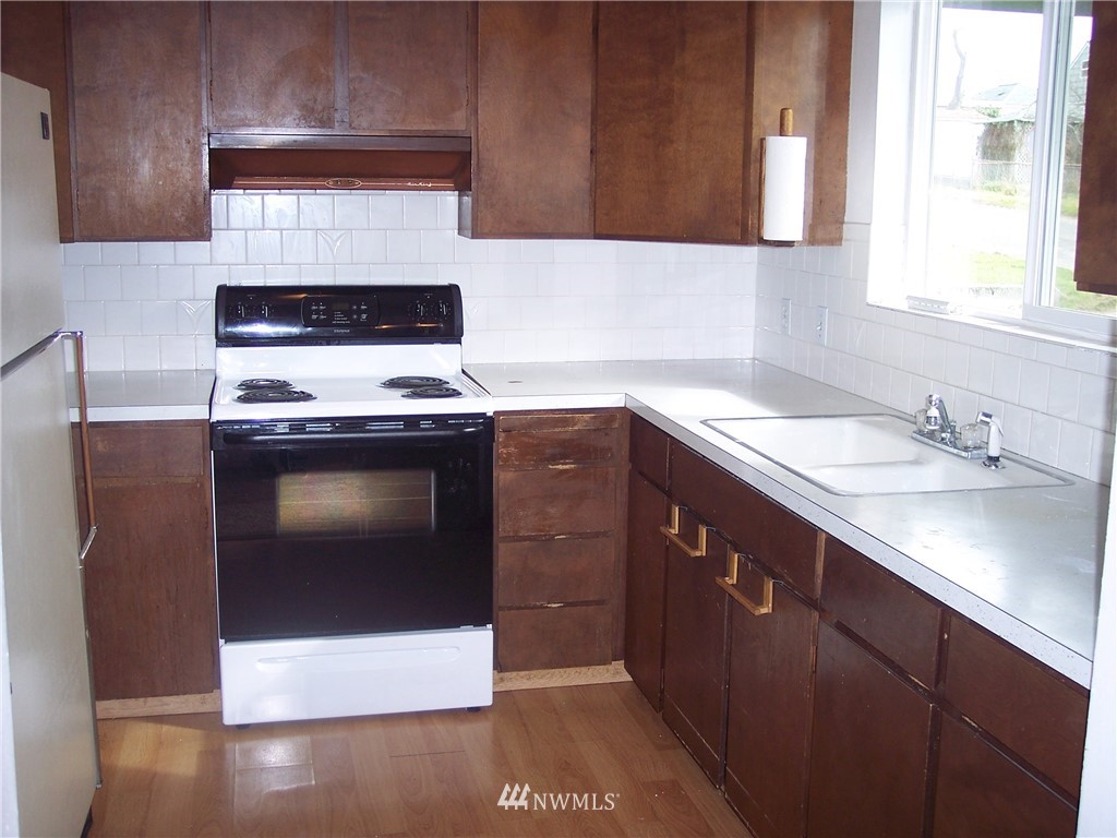 1912 Perry Avenue Bremerton, WA 98310 - Photo 6 of 20 Gallery Image 6