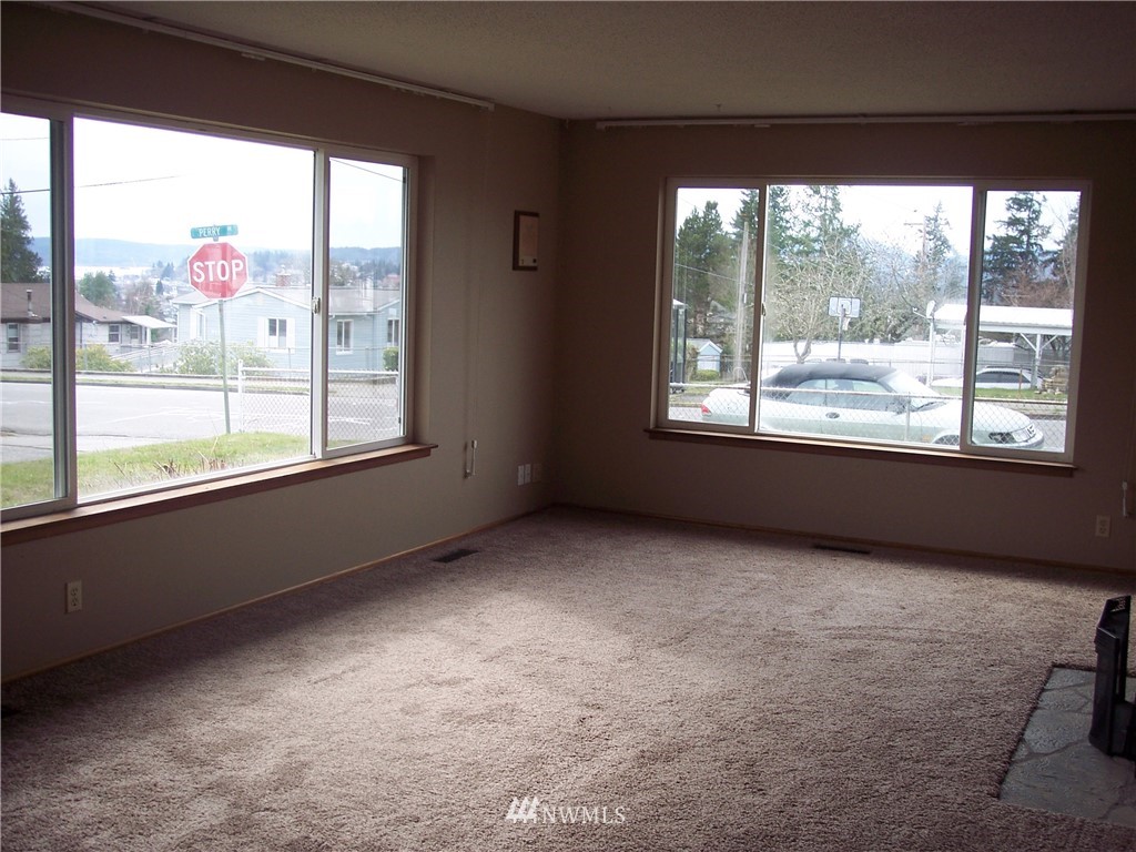 1912 Perry Avenue Bremerton, WA 98310 - Photo 10 of 20 Gallery Image 10