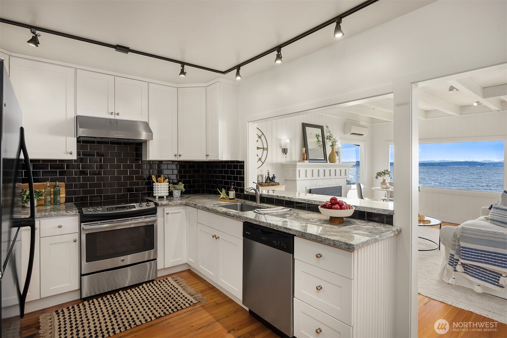 5430 Rockaway Beach Road Northeast Bainbridge Island, WA 98110 - Photo 12 of 40