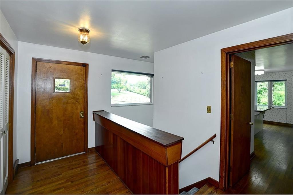 9600 Sheraton Road Pittsburgh, PA 15237 - Photo 3 of 15 Entry with coat closet, hardwood floors and lots of natural light!