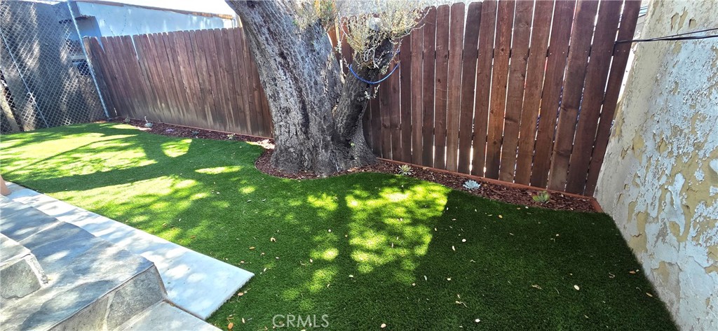 6834 Quinton Lane Tujunga, CA 91042 - Photo 24 of 24 Artificial Turf with Bark Accent