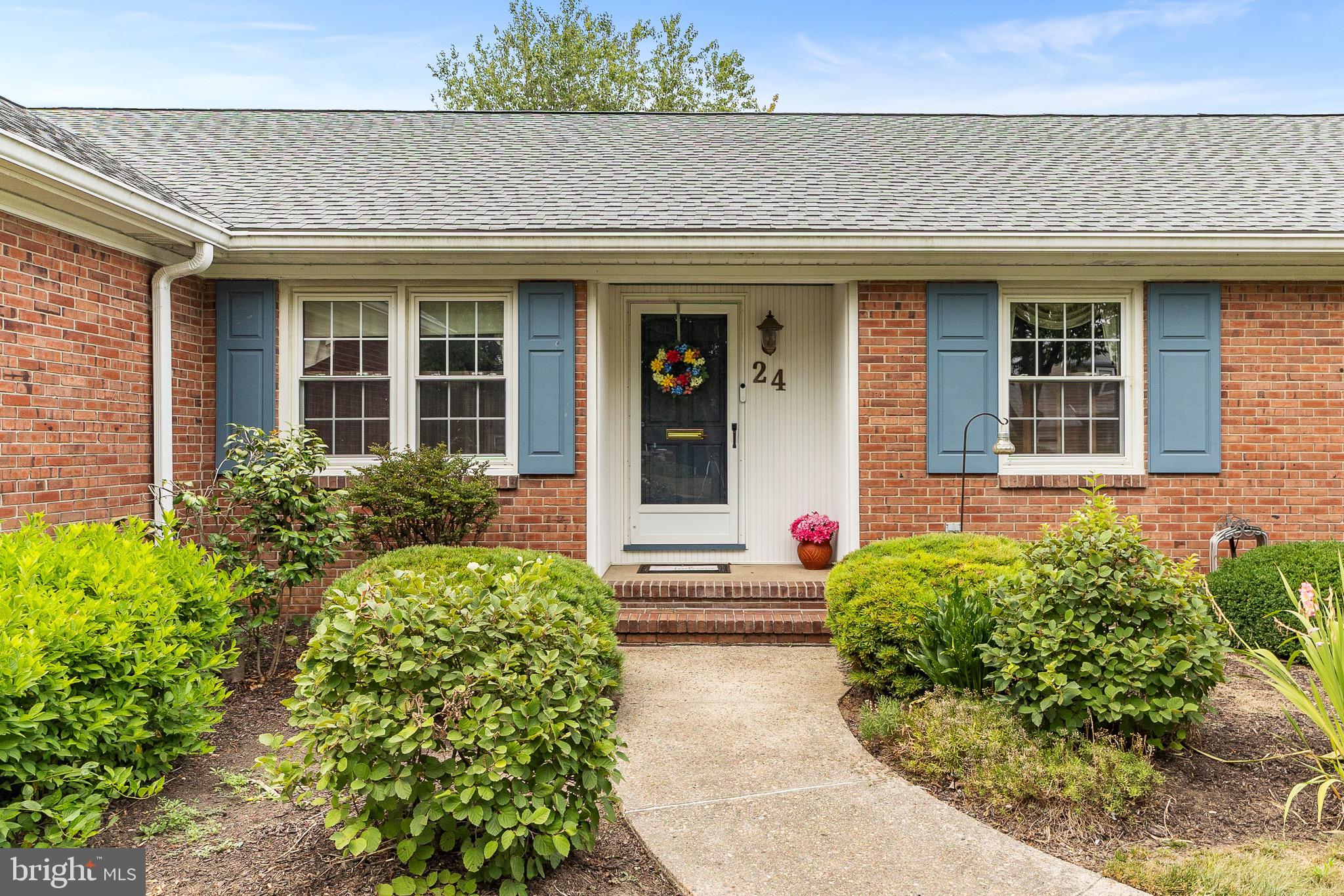 24 School Lane Carneys Point, NJ 08069 - Photo 2 of 31