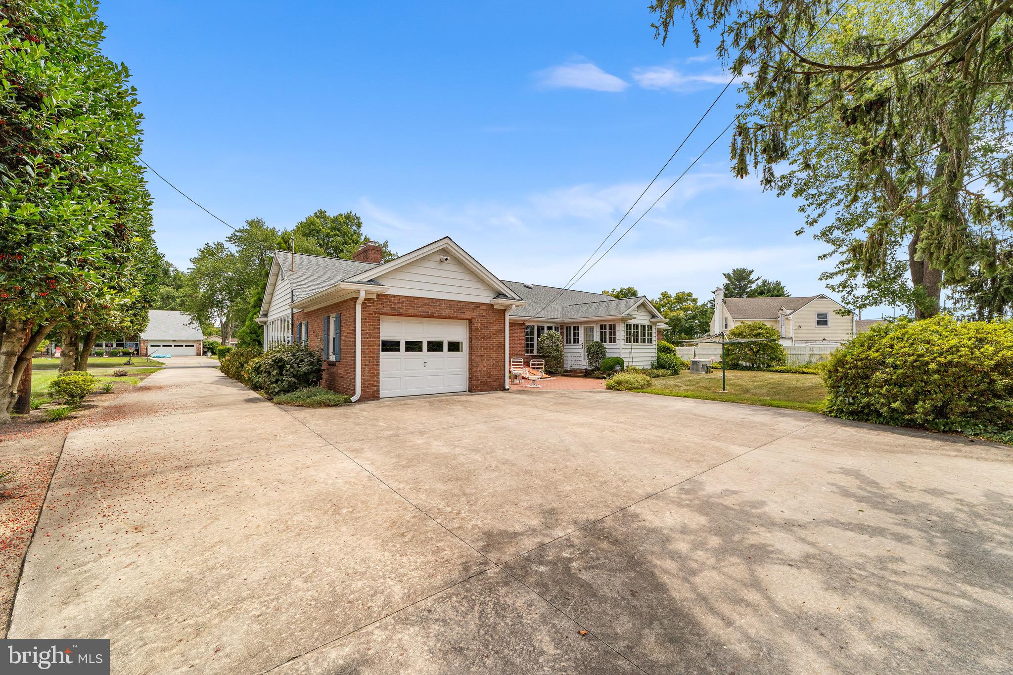 24 School Lane Carneys Point, NJ 08069 - Photo 4 of 31