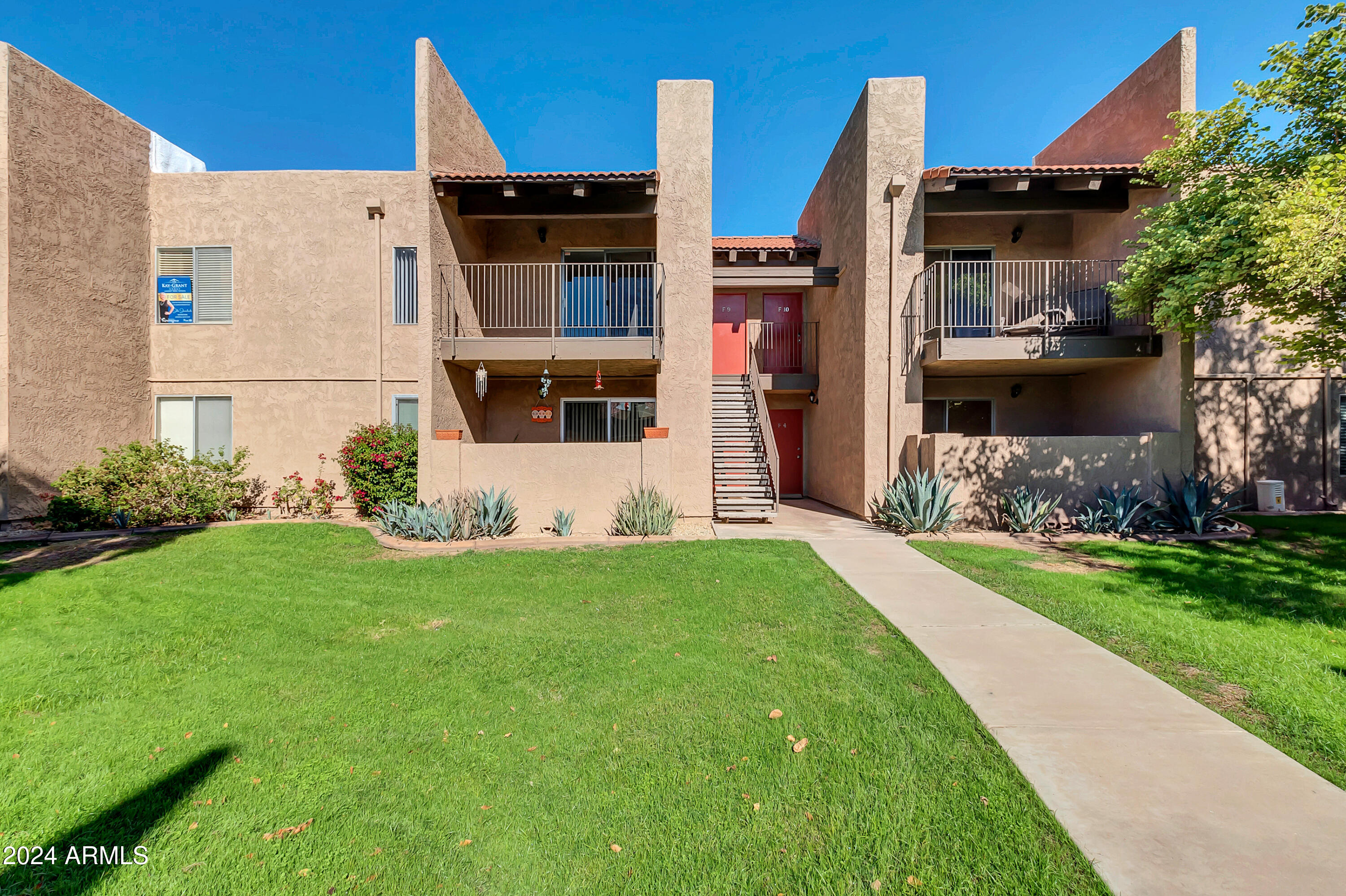 5525 East Thomas Road, Unit F9 Phoenix, AZ 85018 - Photo 1 of 48 a view of a back yard of the house
