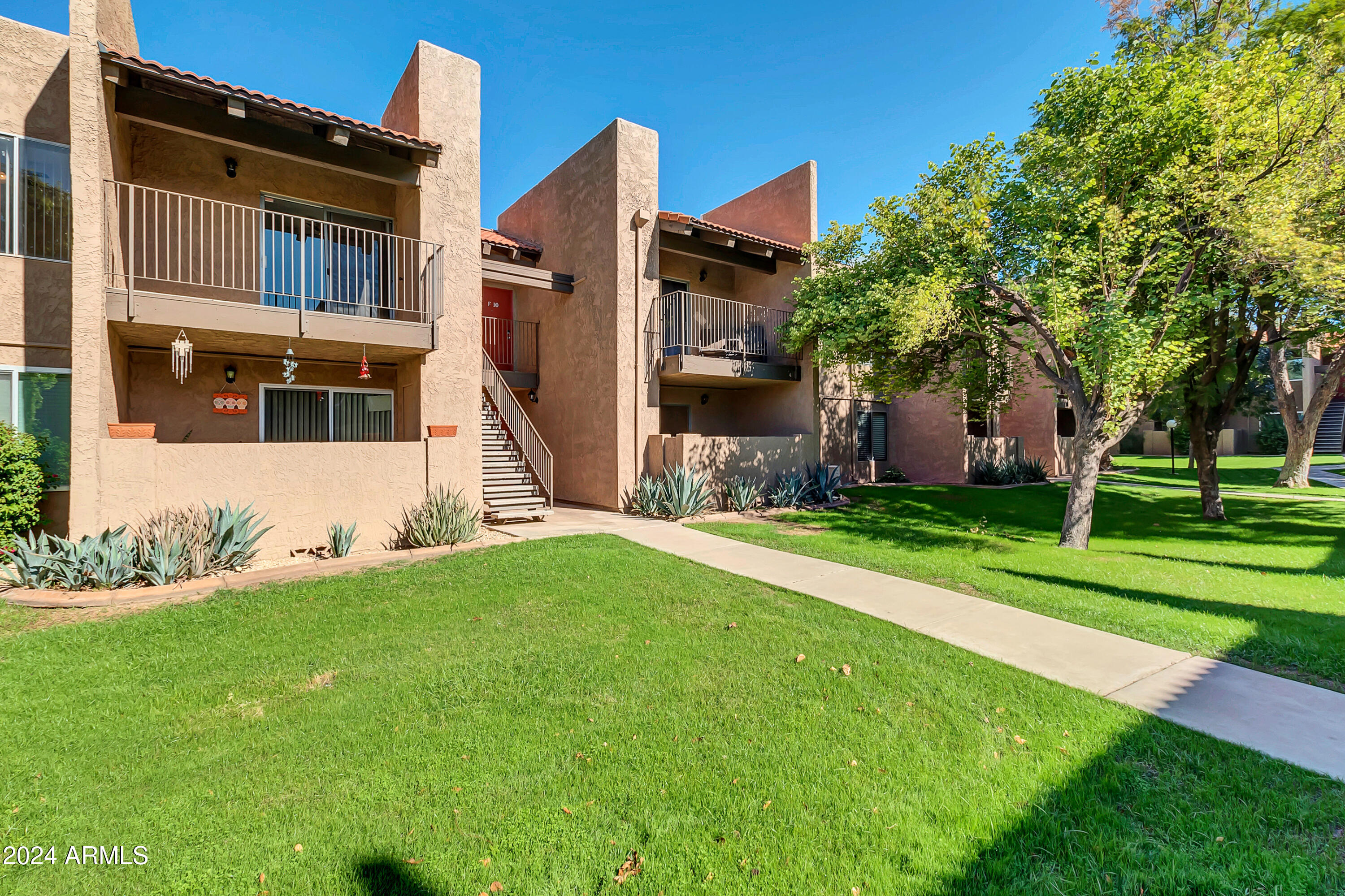 5525 East Thomas Road, Unit F9 Phoenix, AZ 85018 - Photo 2 of 48 a front view of house with yard and green space