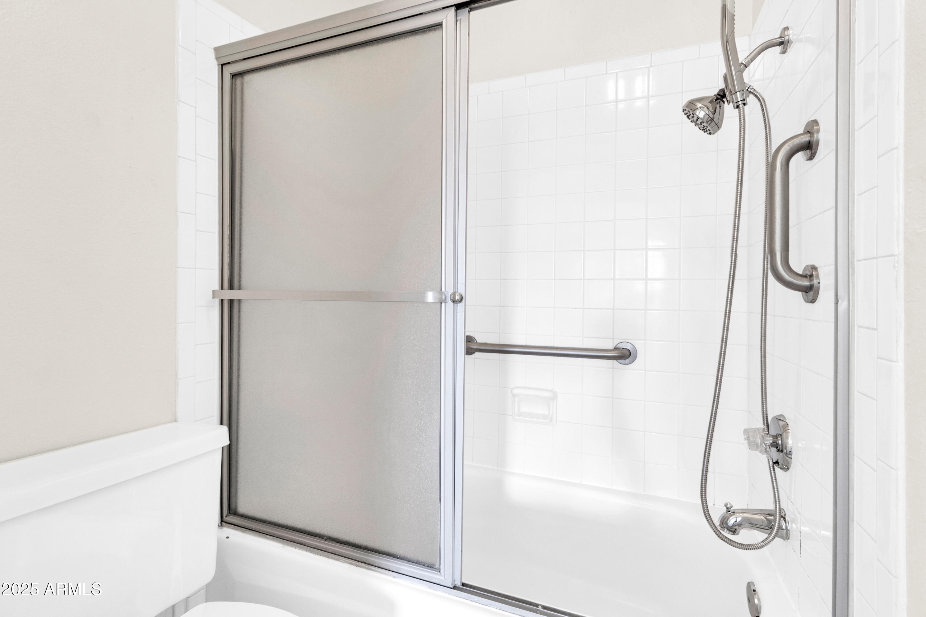 5525 East Thomas Road, Unit F9 Phoenix, AZ 85018 - Photo 33 of 48 a bathroom with a glass shower door