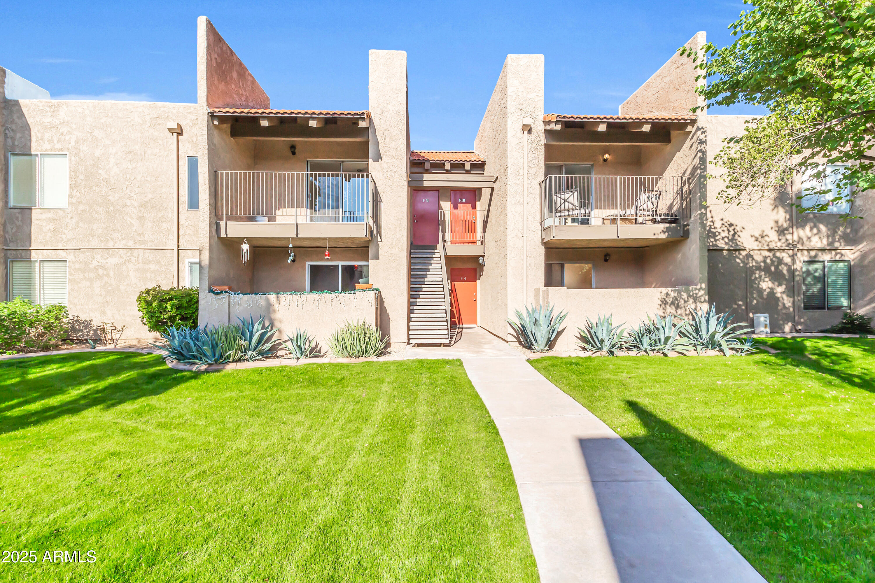 5525 East Thomas Road, Unit F9 Phoenix, AZ 85018 - Photo 6 of 48 a front view of a house with a yard
