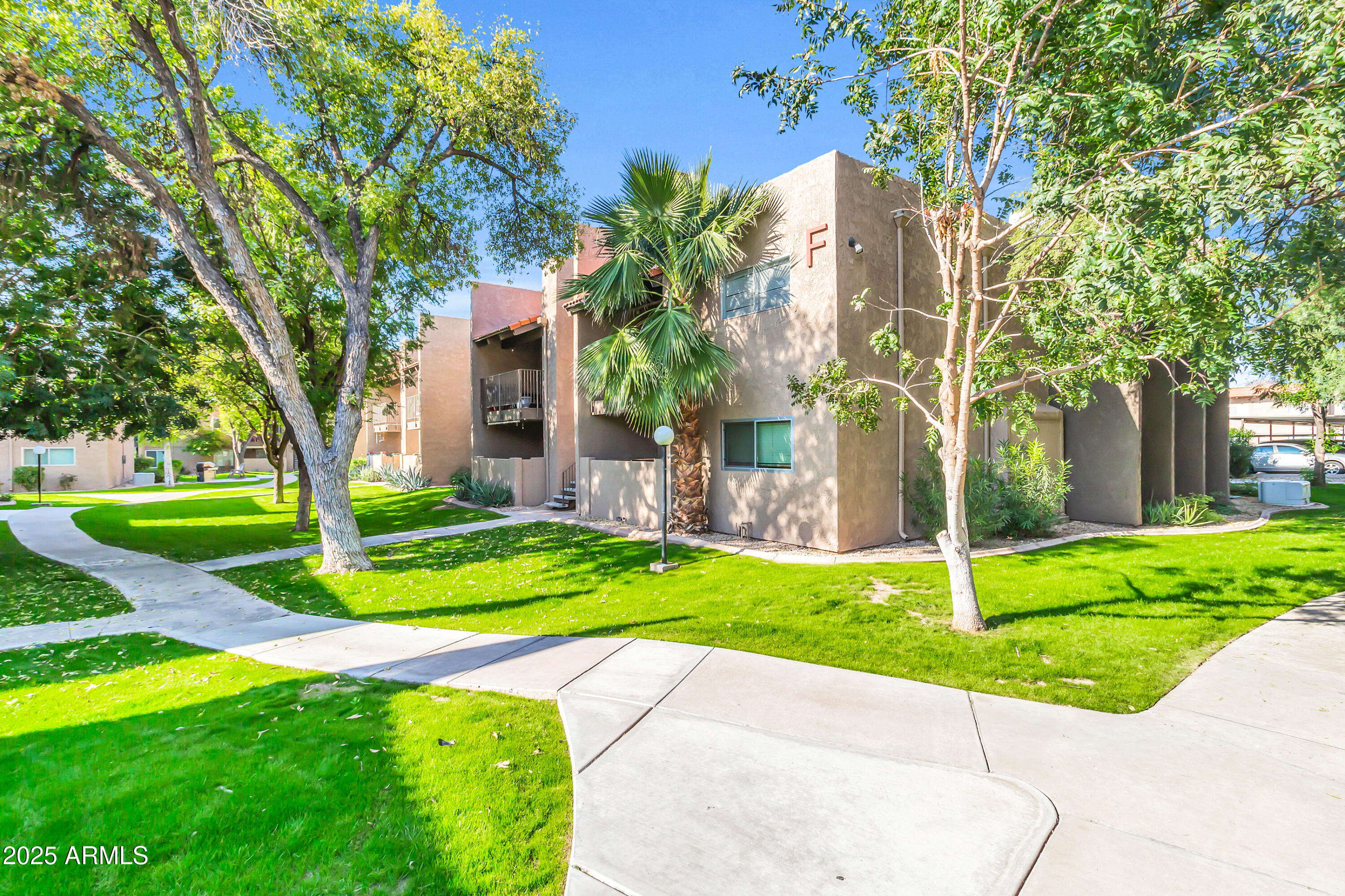 5525 East Thomas Road, Unit F9 Phoenix, AZ 85018 - Photo 7 of 48 a view of a house with a yard and palm trees