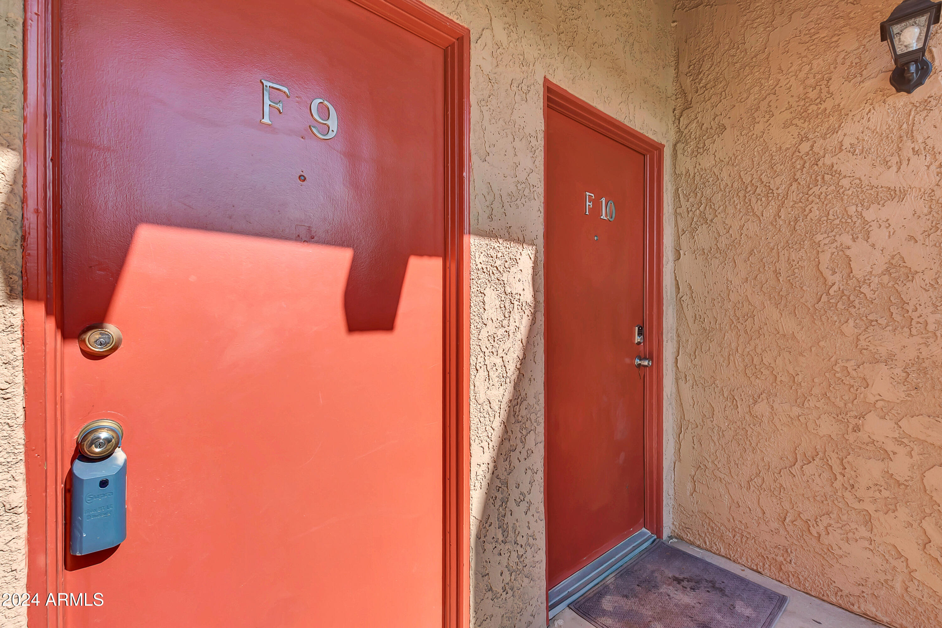 5525 East Thomas Road, Unit F9 Phoenix, AZ 85018 - Photo 9 of 48 a bathroom with a shower