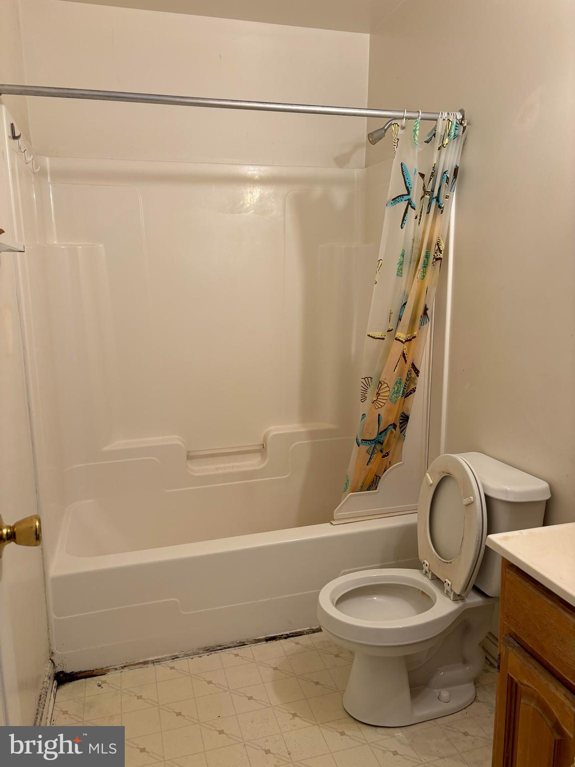 4628 Warren Tree Way Baltimore, MD 21229 - Photo 12 of 19 FULL BATH 1-VIEW 2