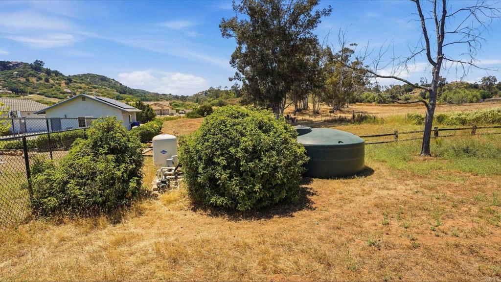 2527 Southern Oak Road Ramona, CA 92065 - Photo 43 of 56 a view of a backyard with plants