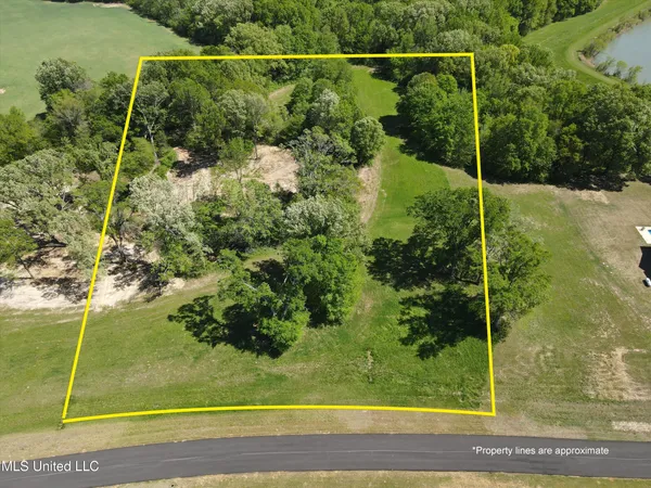 $100,000 | 11 E Como Trace Drive, Senatobia, MS 38668