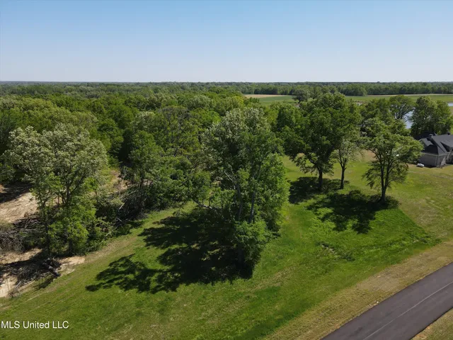 $100,000 | 11 E Como Trace Drive, Senatobia, MS 38668