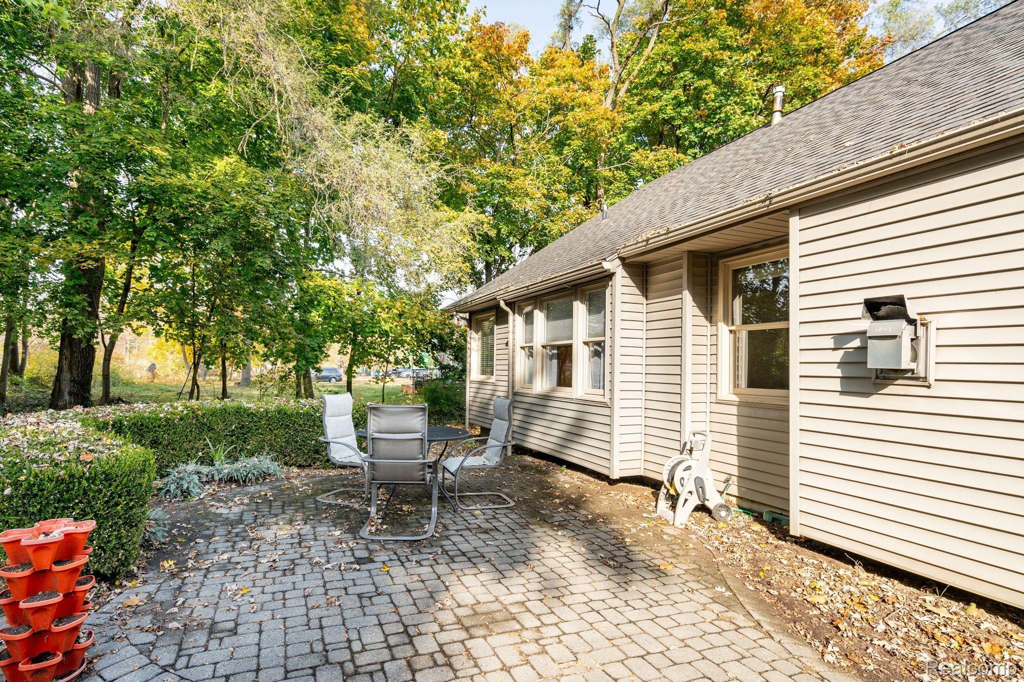 2626 Hickory Lawn Road Rochester, MI 48307 - Photo 33 of 44 Gallery Image 33