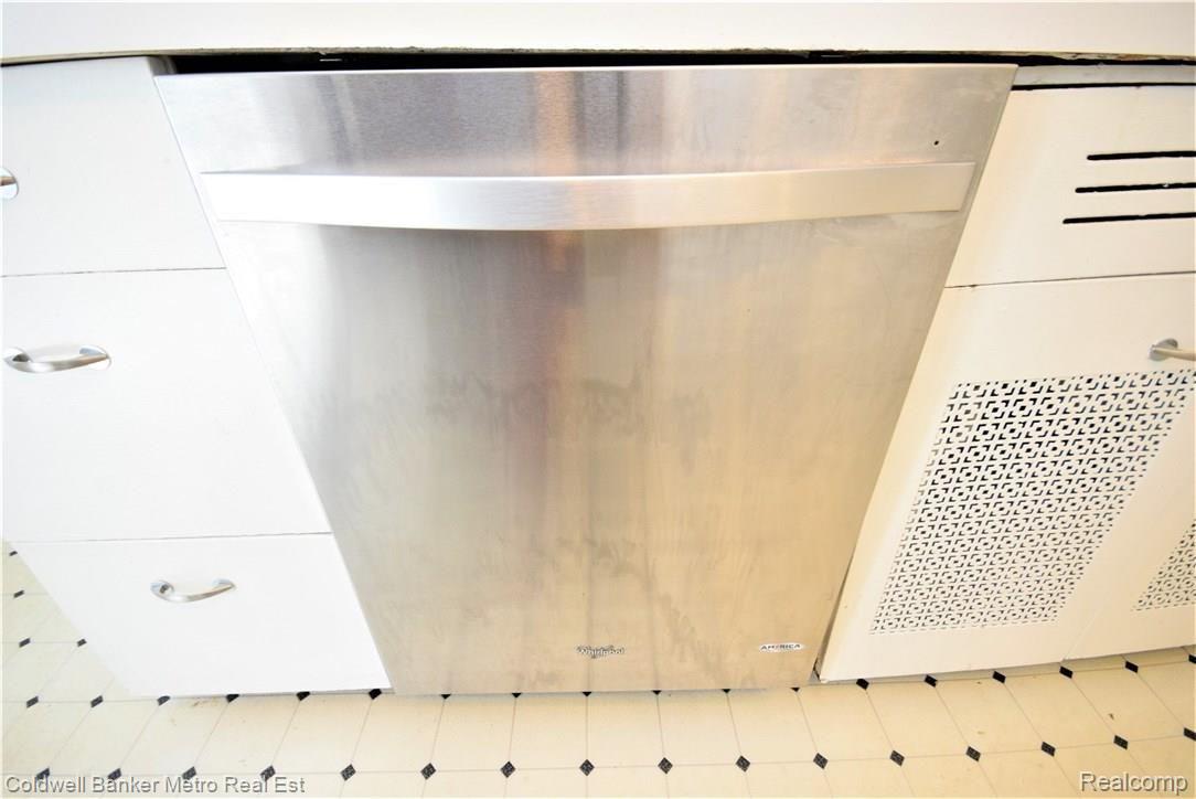 17731 Hamilton Road Highland Park, MI 48203 - Photo 24 of 68 Stainless steel dishwasher