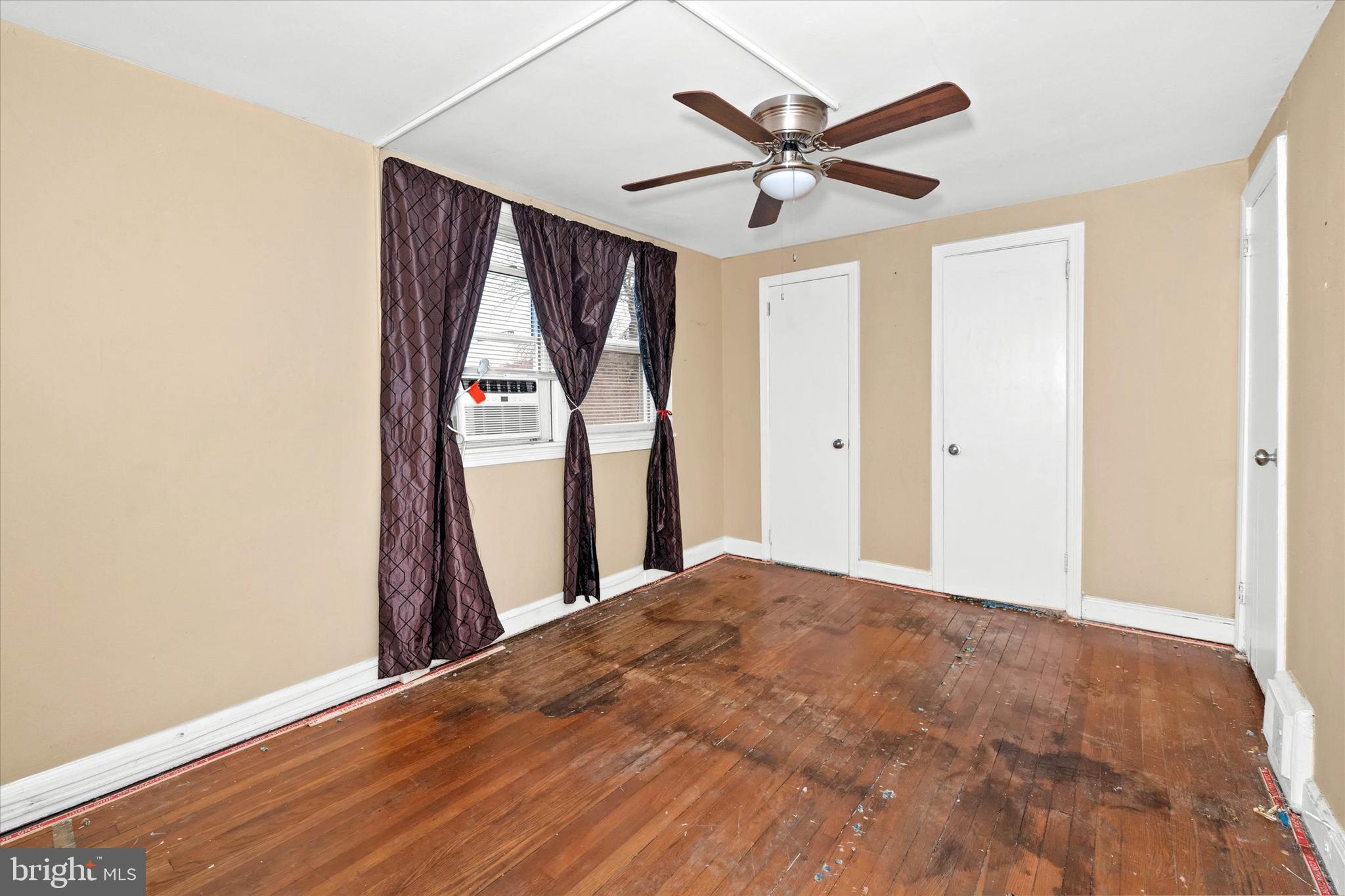 1950 Prospect Road Wilmington, DE 19805 - Photo 15 of 27 a view of a livingroom with a ceiling fan