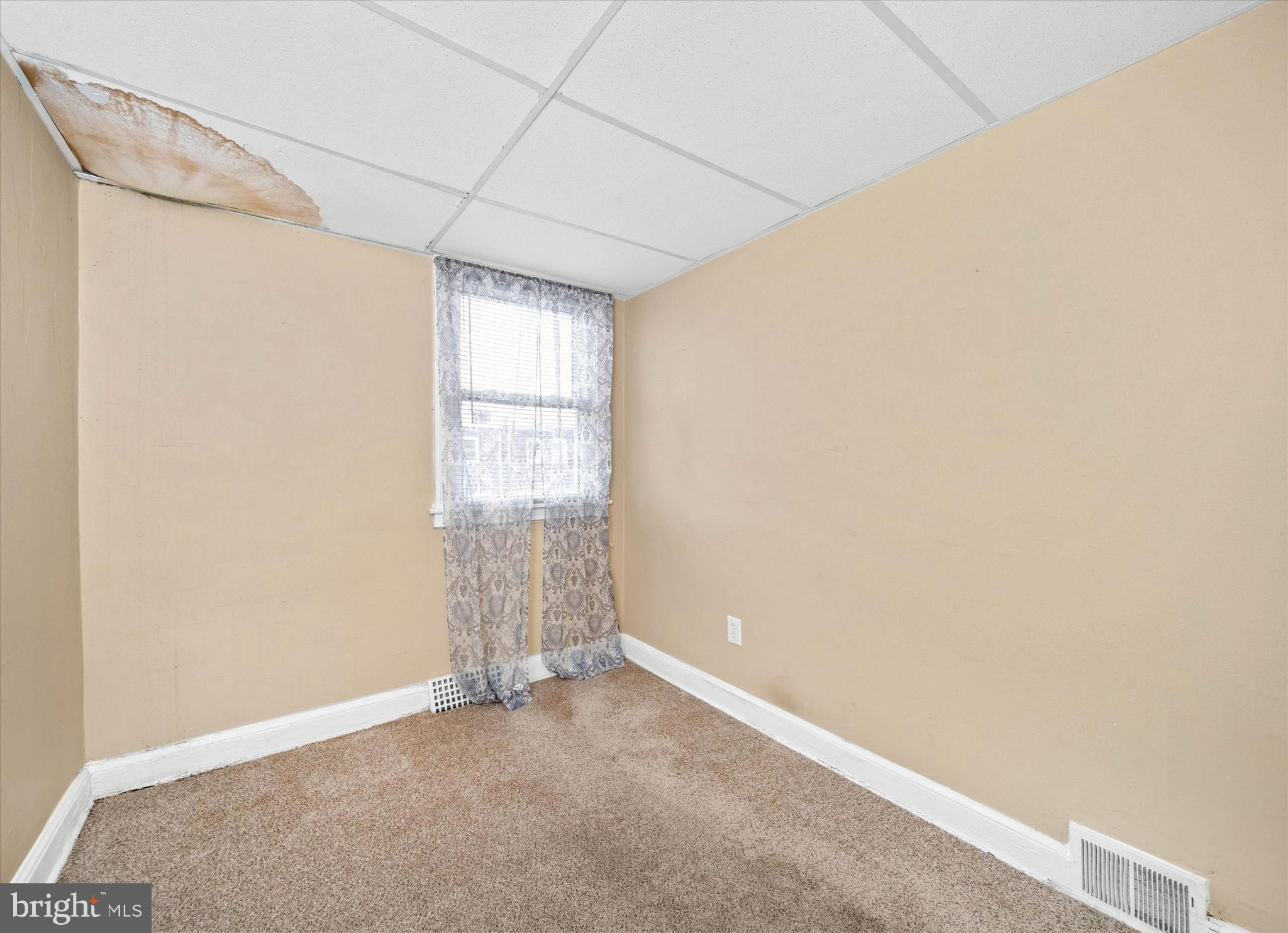 1950 Prospect Road Wilmington, DE 19805 - Photo 20 of 27 a view of an empty room with a window