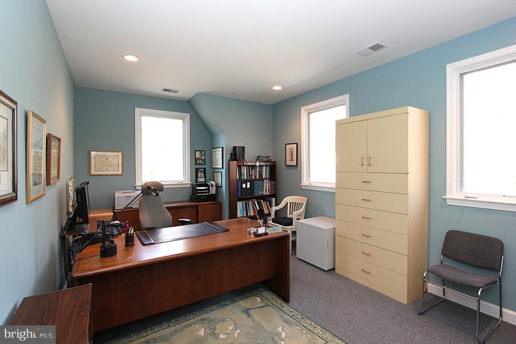 6509 Goldsboro Road Bethesda, MD 20817 - Photo 11 of 30 Office or Bedroom