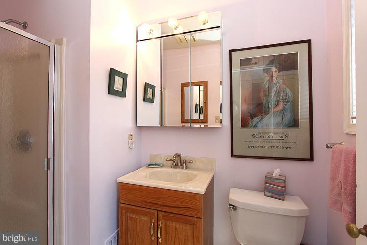 6509 Goldsboro Road Bethesda, MD 20817 - Photo 25 of 30 First Floor En Suite Bath