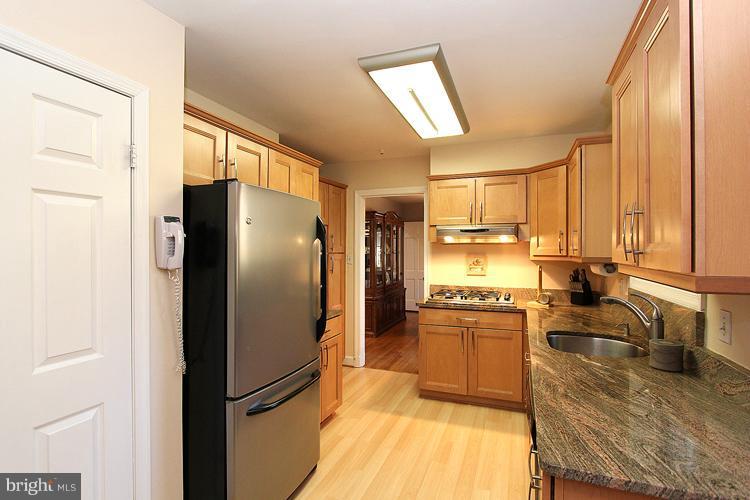 6509 Goldsboro Road Bethesda, MD 20817 - Photo 4 of 30 Kitchen