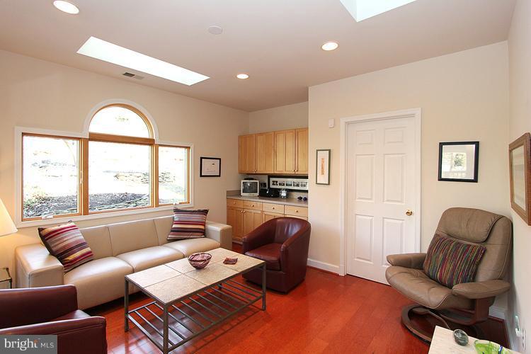 6509 Goldsboro Road Bethesda, MD 20817 - Photo 10 of 30 Family Room