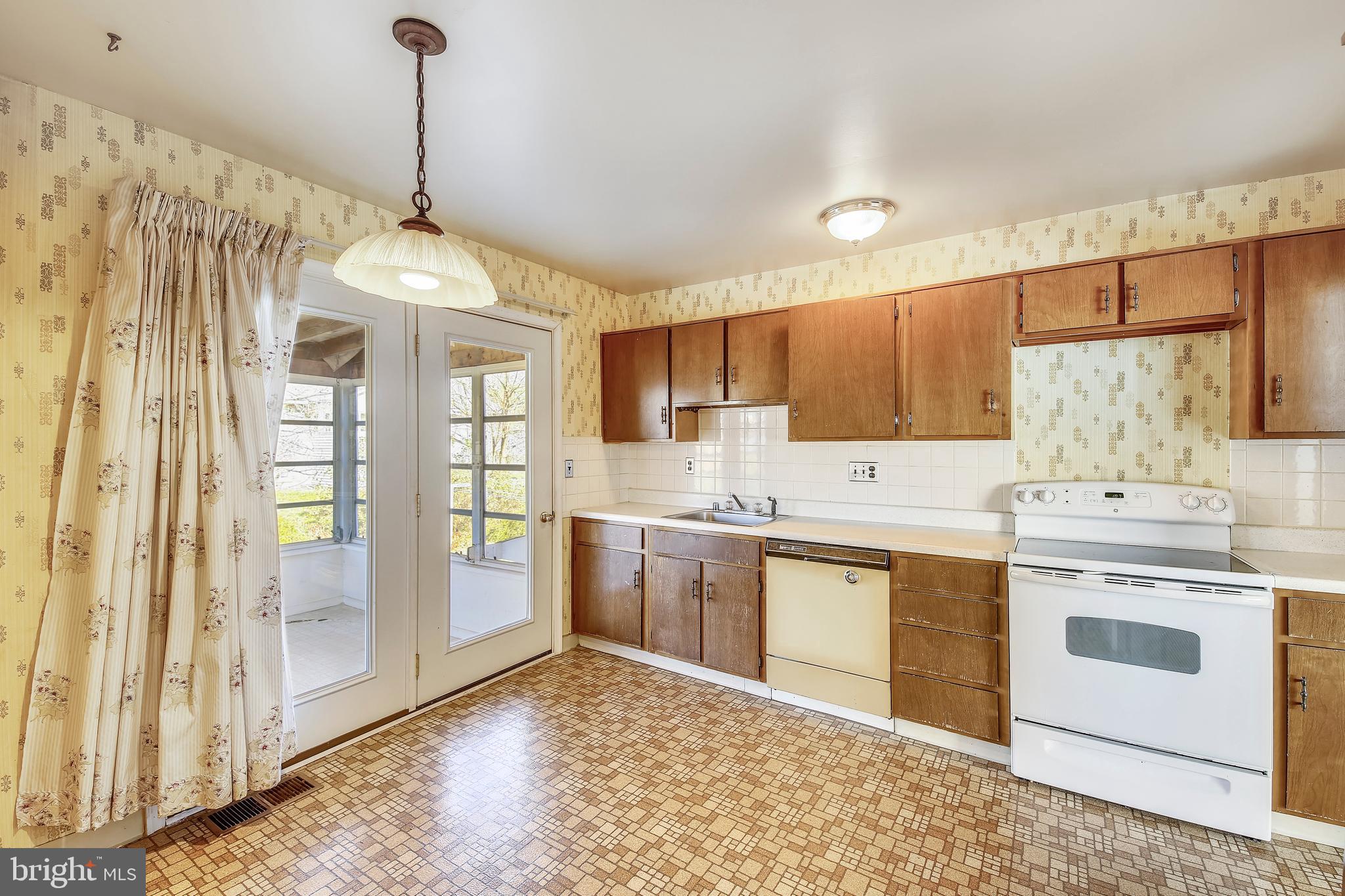 8904 Mark Place Laurel, MD 20708 - Photo 2 of 12 Gallery Image 2