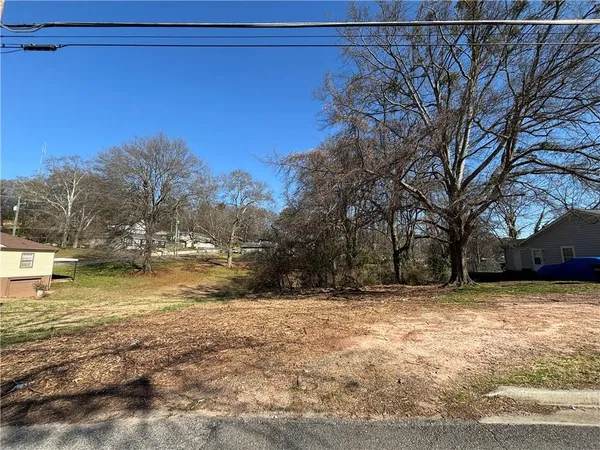 a view of a yard with a house and trees