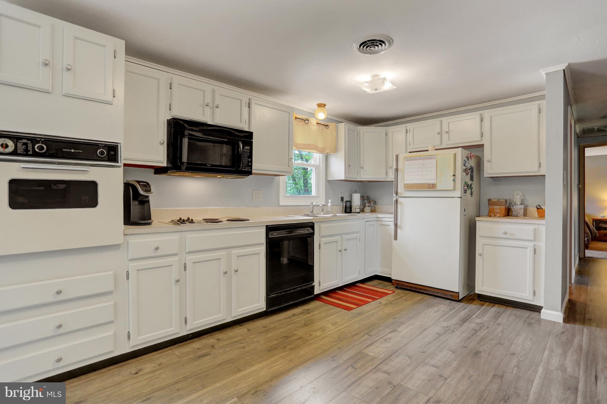 2940 Country Road Chambersburg, PA 17202 - Photo 8 of 38 Kitchen