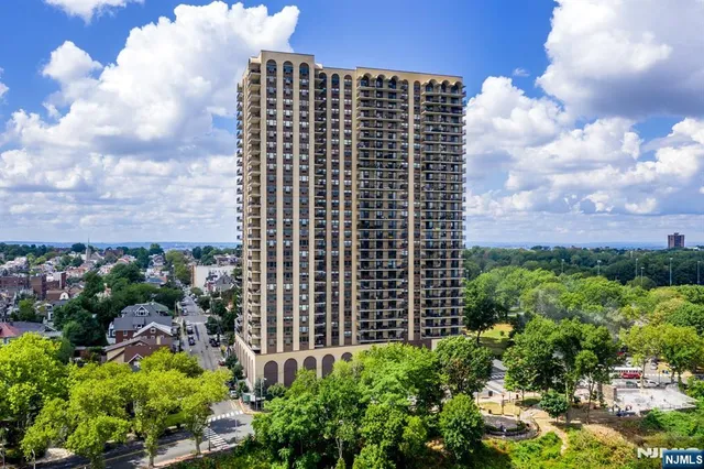 $3,500 | 7855 Boulevard East, Unit 28L, North Bergen, NJ 07047