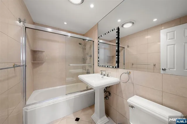 $3,500 | 7855 Boulevard East, Unit 28L, North Bergen, NJ 07047