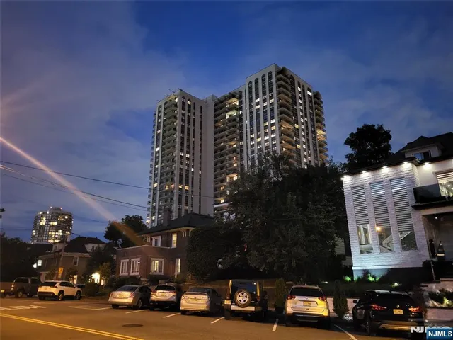 $3,500 | 7855 Boulevard East, Unit 28L, North Bergen, NJ 07047