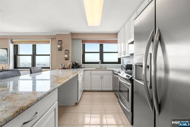 $3,500 | 7855 Boulevard East, Unit 28L, North Bergen, NJ 07047