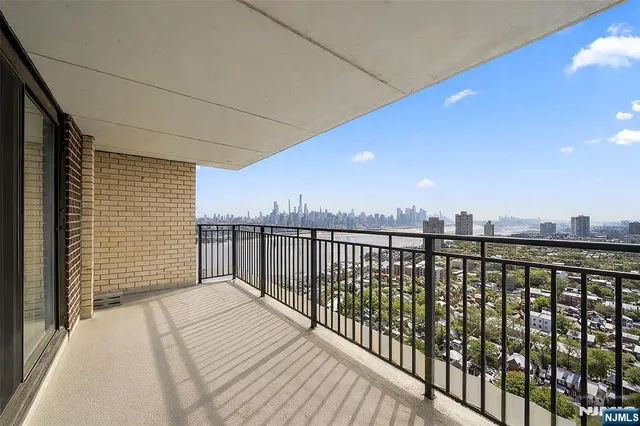 $3,500 | 7855 Boulevard East, Unit 28L, North Bergen, NJ 07047