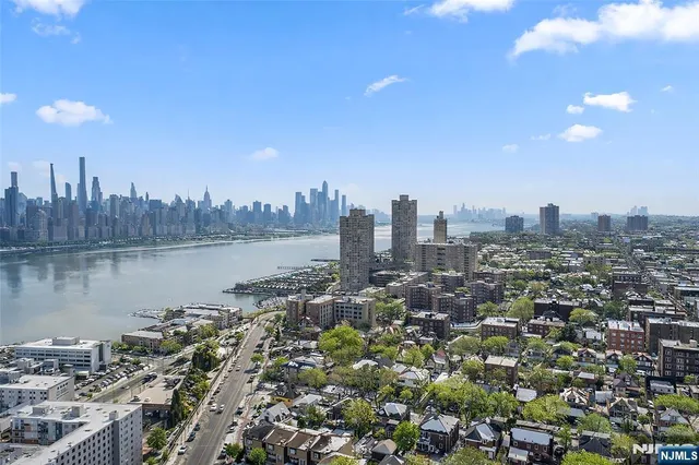 $3,500 | 7855 Boulevard East, Unit 28L, North Bergen, NJ 07047