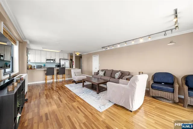 $3,500 | 7855 Boulevard East, Unit 28L, North Bergen, NJ 07047