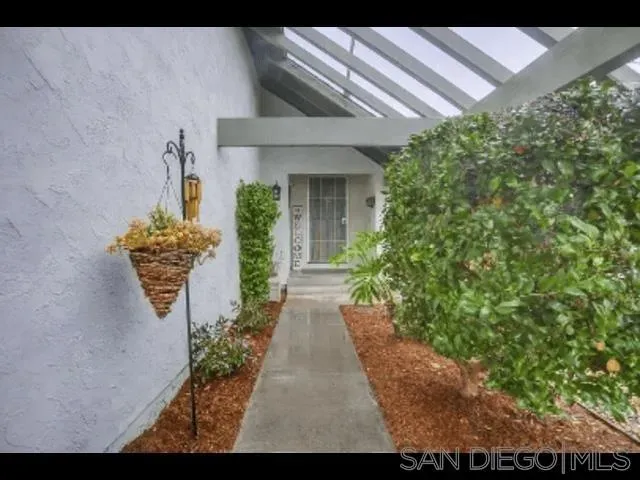 $3,995 | 1140 Harding Street, Escondido, CA 92027