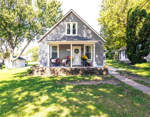 $205,000 | 2447 Cherry Street, Dubuque, IA 52001