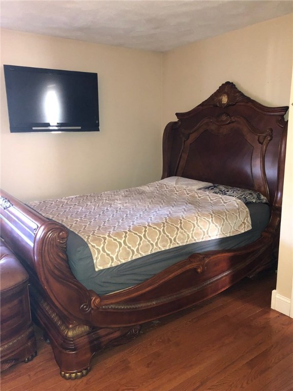 21 Hardpoint Road Cranston, RI 02920 - Photo 13 of 24 Master bedroom