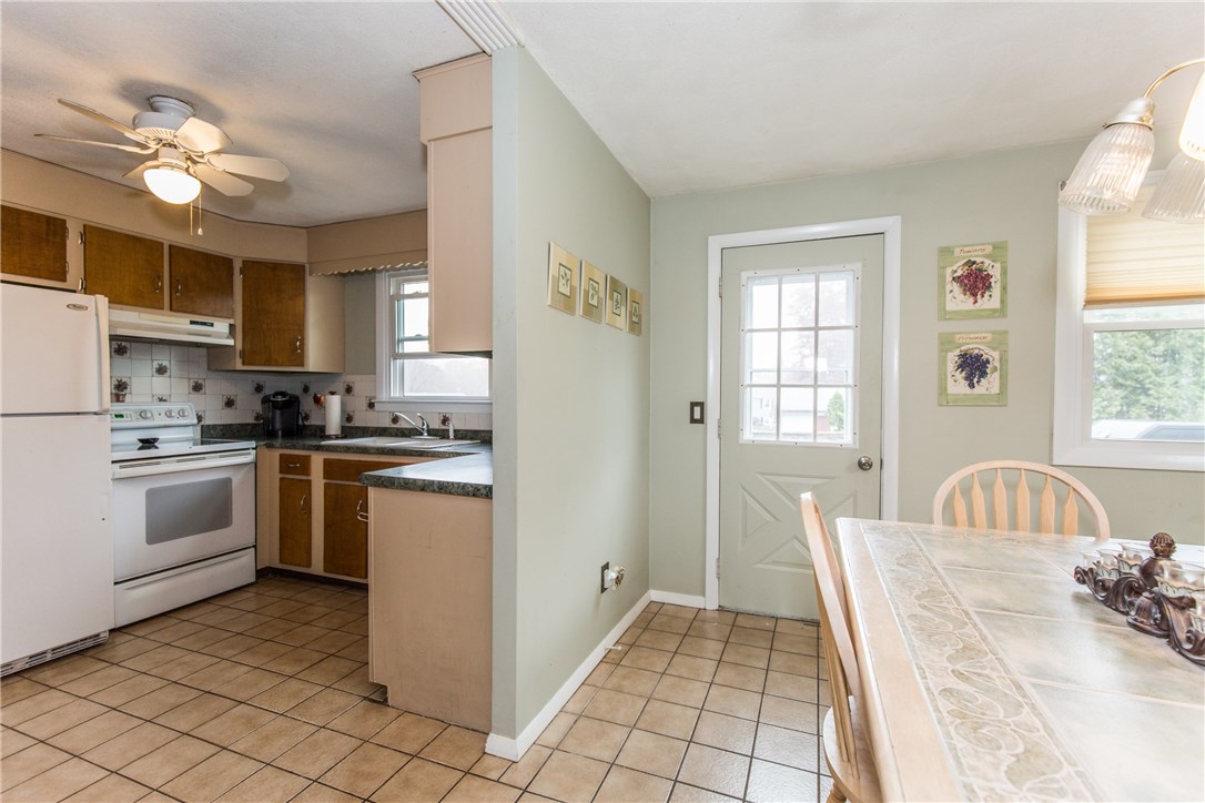 21 Hardpoint Road Cranston, RI 02920 - Photo 8 of 24 Kitchen/Dining Area