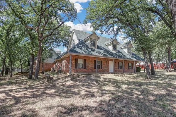 $800,000 | 104 West Ash Lane, Euless, TX 76039