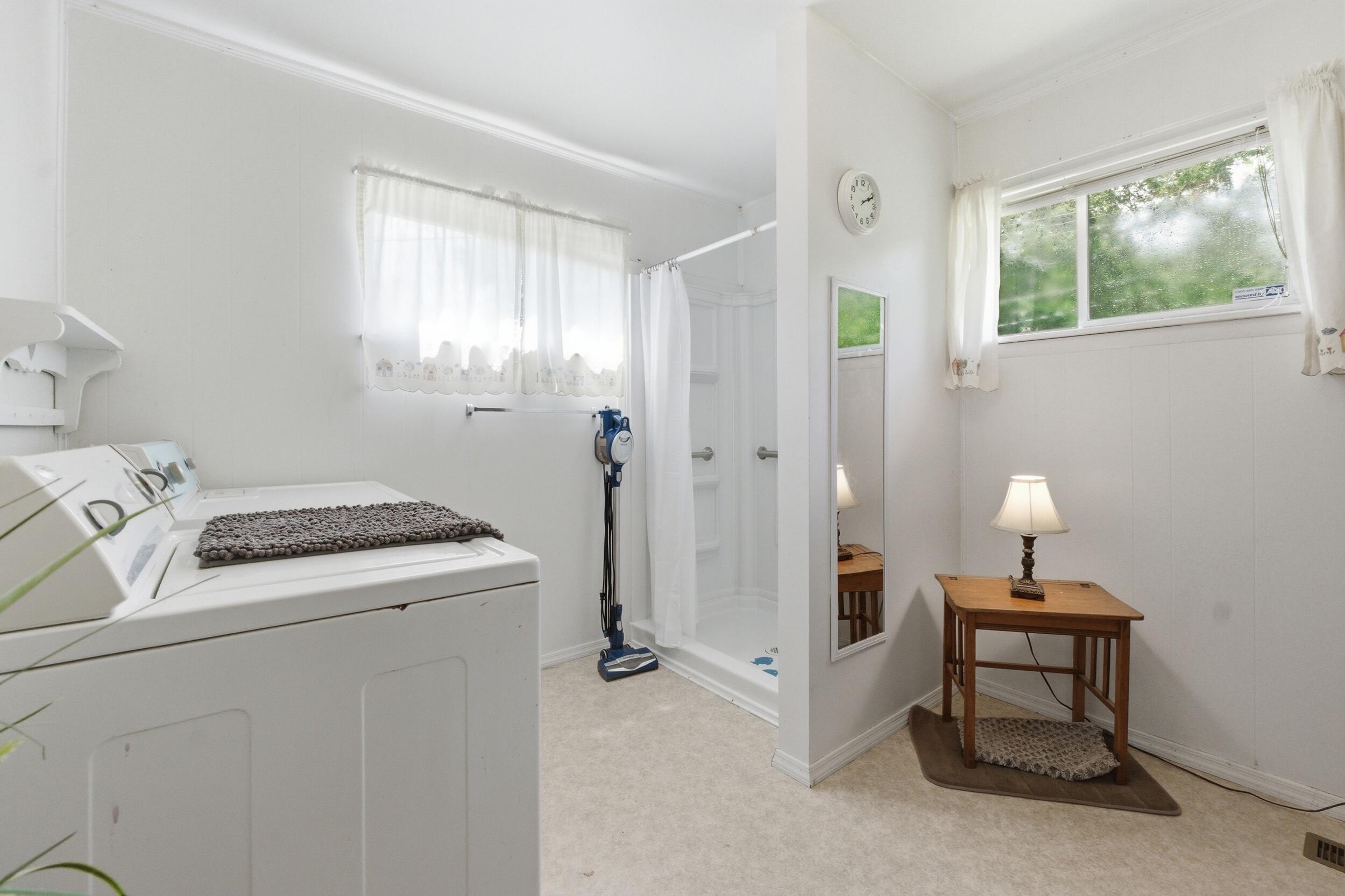 1000 Hill Crest Road Hixson, TN 37343 - Photo 11 of 31 Laundry & First Bathroom