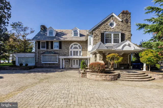 $995,000 | 815 Delaware Avenue, Delanco, NJ 08075