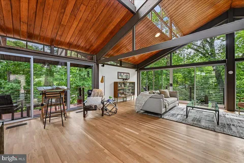 $1,995,000 | 6620 Fernwood Court, Bethesda, MD 20817